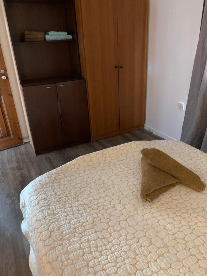 Mini Penthouse Larnaca Esterno foto