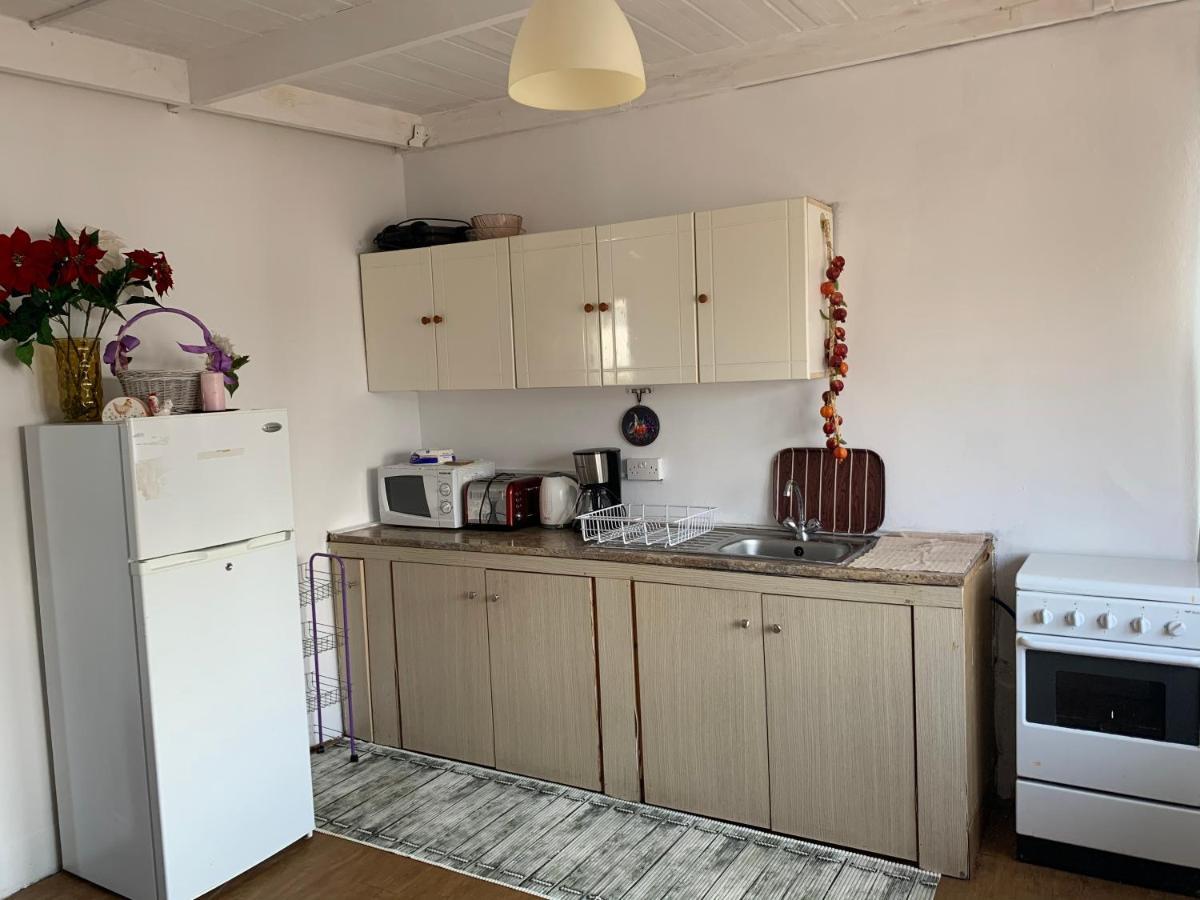 Mini Penthouse Larnaca Esterno foto